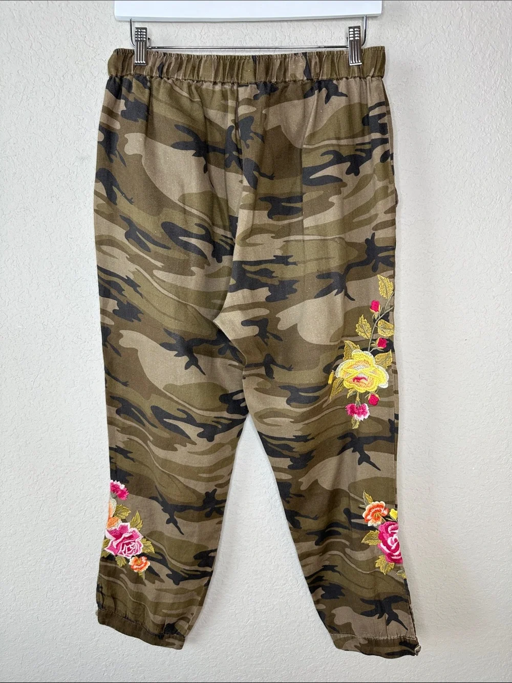 Johnny Was Women's Vella Jogger Pants Camo Print Floral Embroidered Linen Sz M